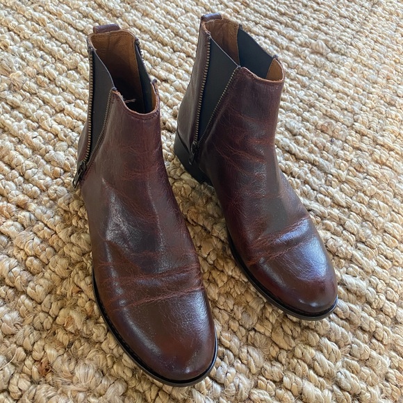 Frye Shoes - EXCELLENT CONDITION FRYE CARLY BOOTS Sz 8